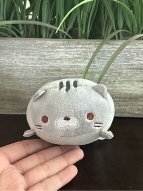 Sasurai no Tabineco Fuwa Mocchi plush 2”x4”